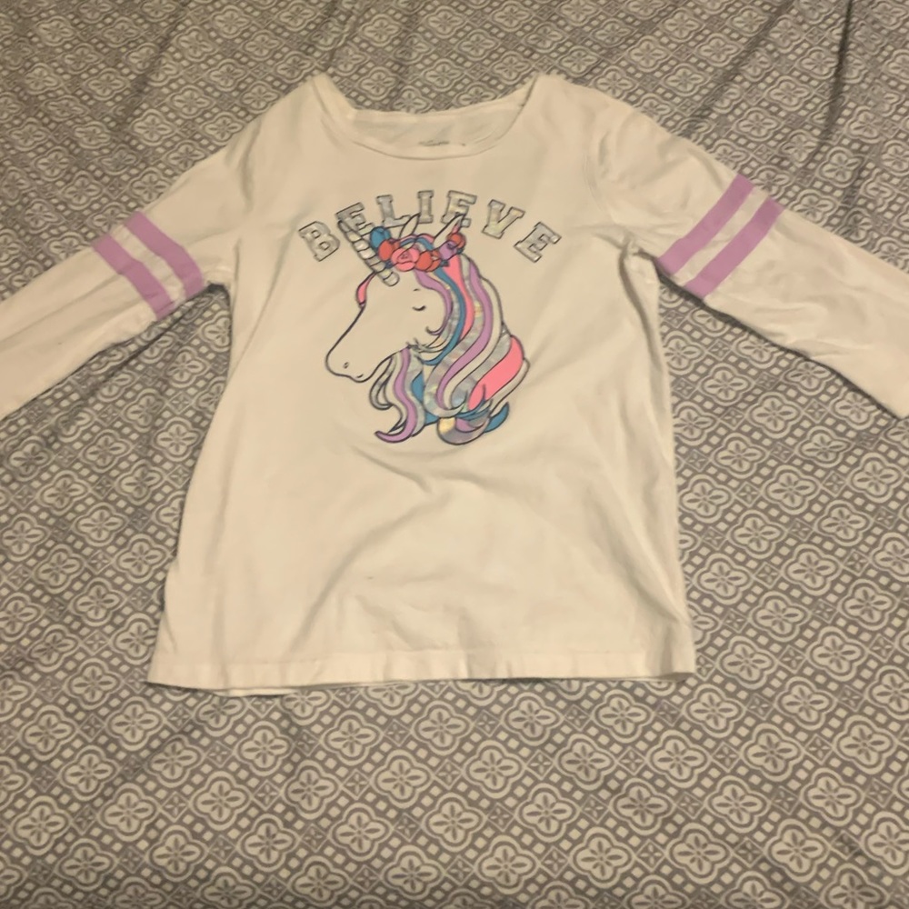 Oshkosh B’gosh girls unicorn shirt.
